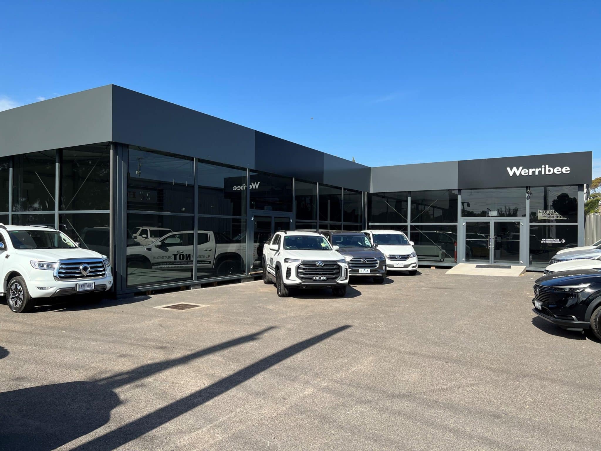 Skyline Tent Used For Automotive Dealership - HR-Structures