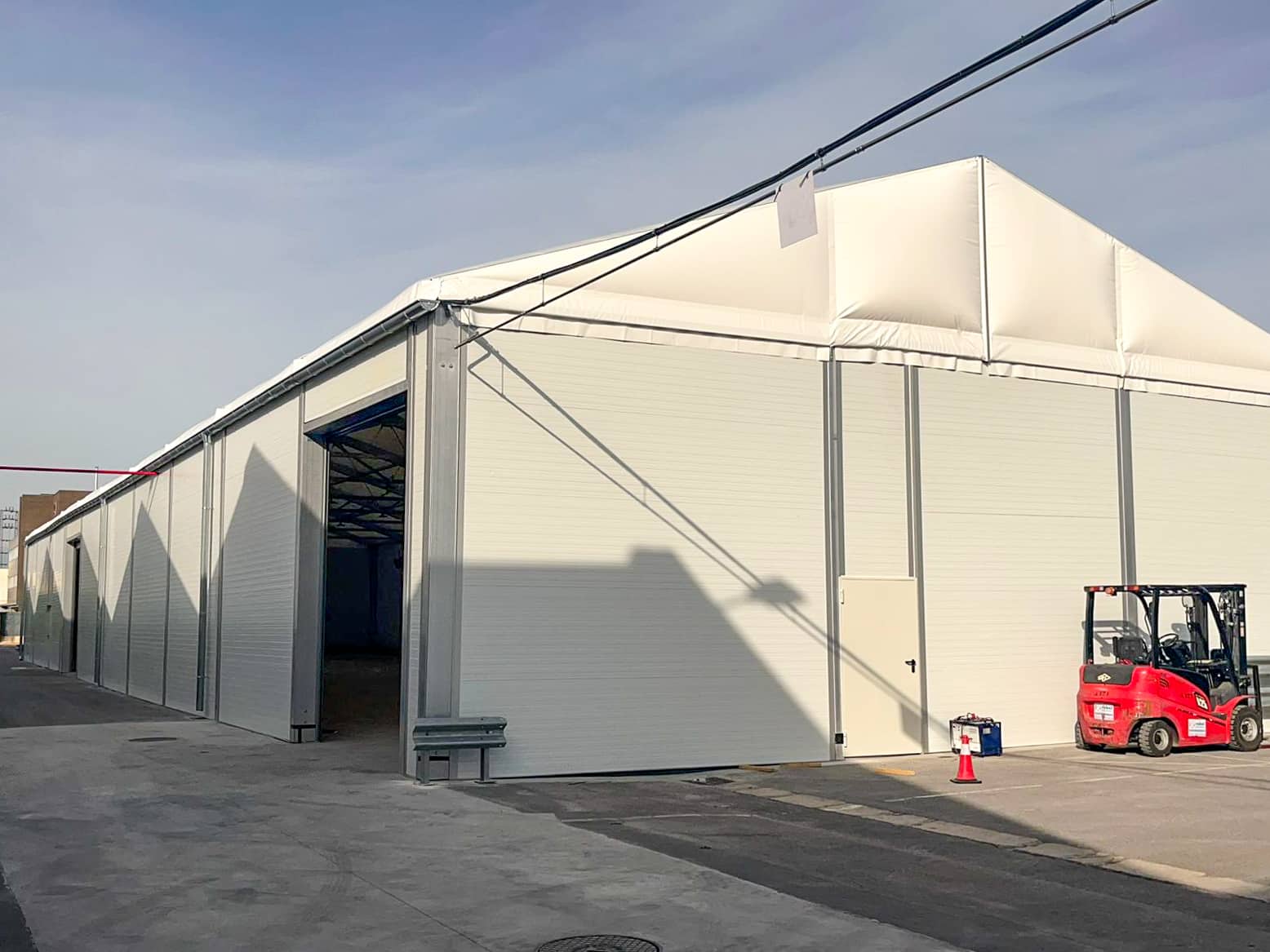 Insulated Temporary Industrial Building With High Levels of Equipment