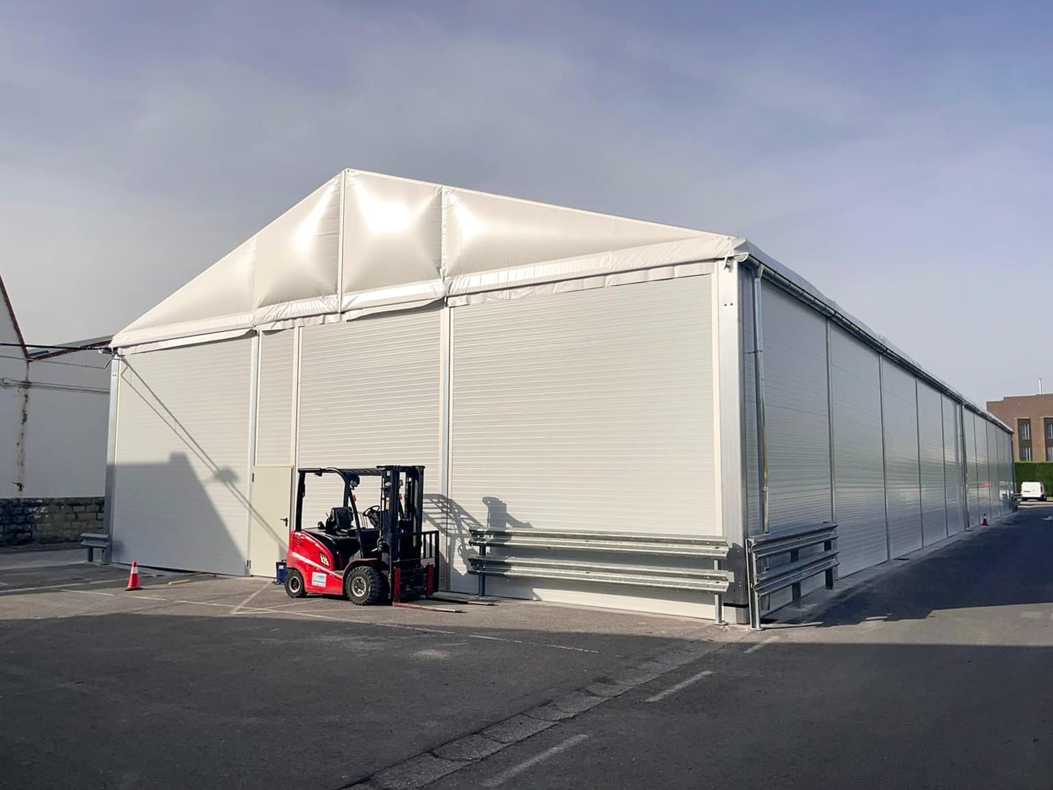 Insulated Temporary Industrial Building With High Levels of Equipment